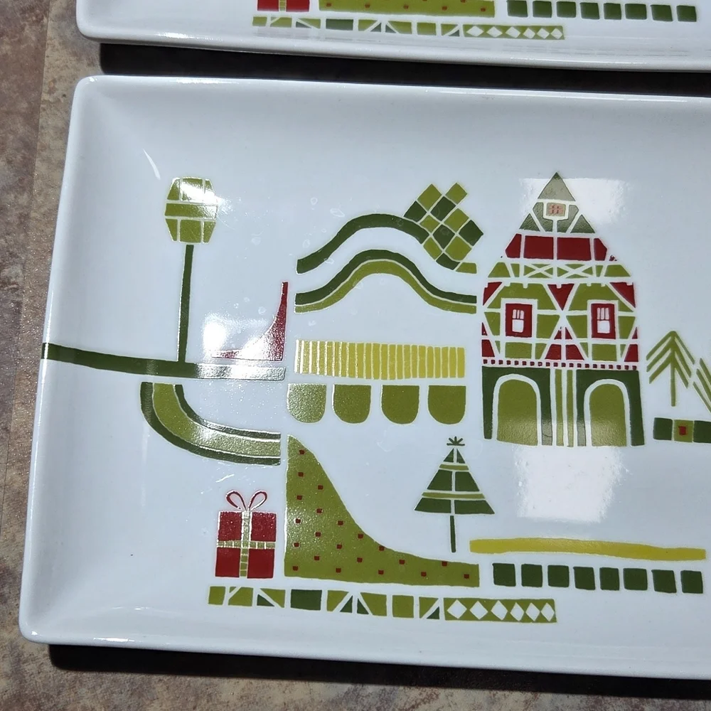 Crate & Barrel Julia Rothman Yule Town Set Of Plates